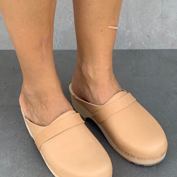Lotta From Stockholm Tan Clogs Size 10.5 Heel Wooden - Picture 2 of 12